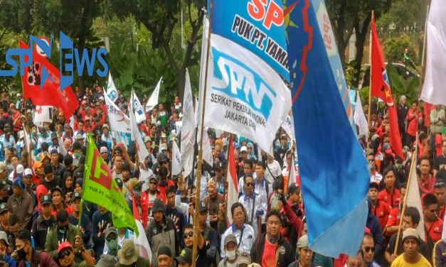 BURUH JAKARTA TOLAK RUU OMNIMBUS LAW CIPTA KERJA