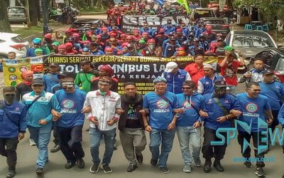 BURUH JAWA BARAT UNJUK RASA TOLAK RUU CIPTA KERJA