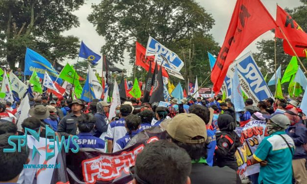 BURUH KABUPATEN BEKASI AKSI UNJUK RASA TOLAK RUU CIPTA KERJA