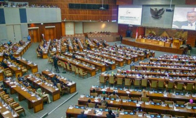 DPR RI CUEK TERHADAP DESAKAN PUBLIK TENTANG RUU CIPTA KERJA
