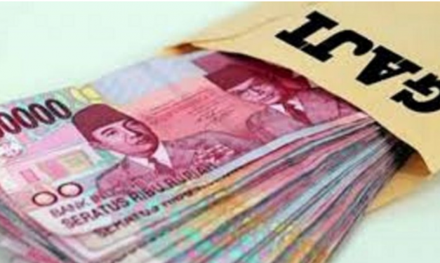 PENGUSAHA HARUS MEMBAYAR UPAH PEKERJA YANG DIRUMAHKAN