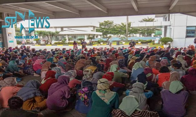 PT NIKOMAS GEMILANG TAWARKAN PENGUNDURAN DIRI DENGAN KOMPENSASI SATU KALI KETENTUAN PASAL 156 UUK