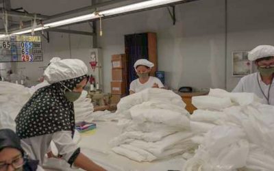 APD BUATAN INDUSTRI TEKSTIL INDONESIA MENUMPUK DI GUDANG