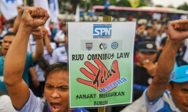 AKEDEMISI UII MENYATAKAN POIN – POIN RUU CIPTA KERJA MERUGIKAN BURUH