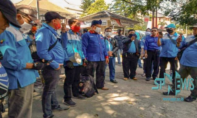 GUBERNUR JAWA BARAT MEMINTA PENUNDAAN SIDANG KASUS GUGATAN TENTANG HURUF D PADA DIKTUM KETUJUH SK GUBERNUR TENTANG UMK 2020