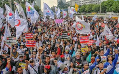 BURUH CIMAHI TUNTUT KENAIKAN UPAH MINIMUM 2022 SEBESAR 10 PERSEN