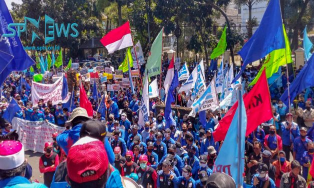 PTUN PERINTAHKAN GUBERNUR JABAR MENCABUT DIKTUM 7 POINT D SK UMK 2020