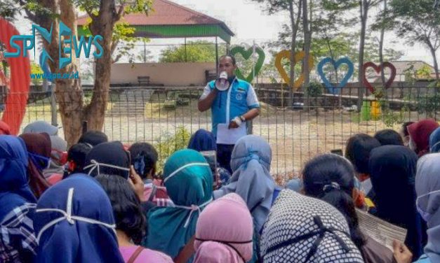 RATUSAN BURUH GERUDUK PT GOLDEN FLOWER KABUPATEN SEMARANG