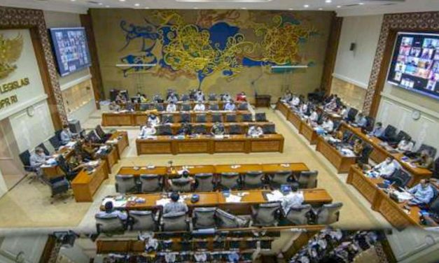 BALEG DPR RI TIDAK TERIMA DISEBUT TUKANG STEMPEL UU CIPTA KERJA