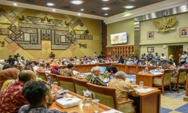 RUU CIPTA KERJA DISEPAKATI DIBAWA KE PARIPURNA DPR RI
