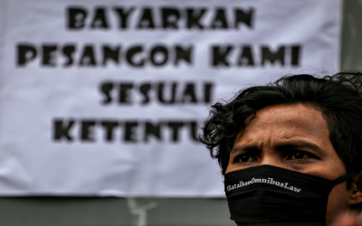 PEKERJA PABRIK ROKOK SORGUM TUNTUT PESANGON YANG TIDAK SESUAI