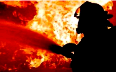 PABRIK MEBEL DI CAKUNG TERBAKAR