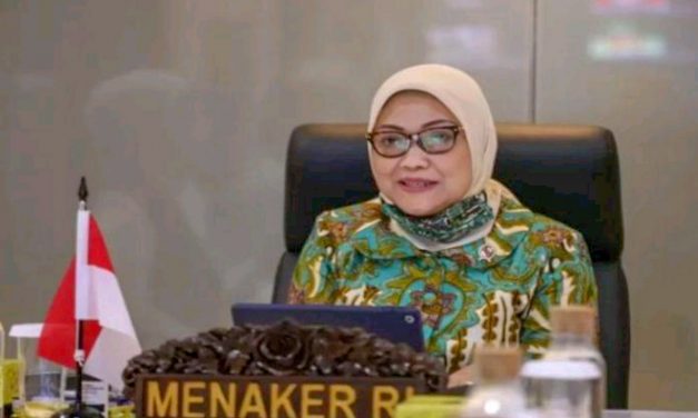 MENAKER TEGASKAN UU CIPTA KERJA AKAN BERLAKU