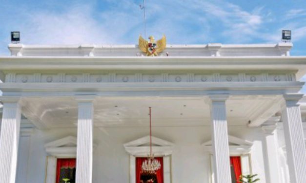 UNJUK RASA BERUJUNG RUSUH DIMANA-MANA, ISTANA CUEK BEBEK