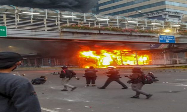 JATAM MENSINYALIR PENETAPAN UU CIPTA KERJA TERKAIT DENGAN KEPENTINGAN ELIT DAN PEBISNIS