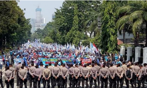 RUU CIPTA KERJA TELAH DISERAHKAN KEPADA PRESIDEN