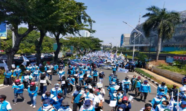 JOKOWI DIULTIMATUM KELUARKAN PERPPU CIPTA KERJA SEBELUM 28 OKTOBER 2020