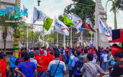 BURUH SIDOARJO MENUNTUT KENAIKAN UMK DAN UMSK 2021