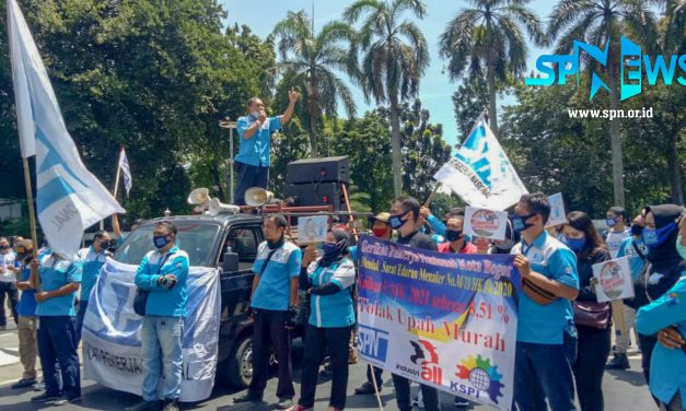 BURUH KOTA BOGOR MENUNTUT KENAIKAN UMK 2021