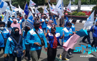 BURUH JATENG TOLAK UU CIKER DAN TUNTUT KENAIKAN UMK JAWA TENGAH