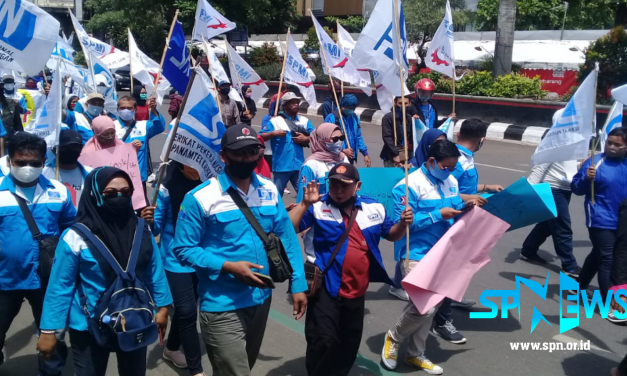 BURUH JATENG TOLAK UU CIKER DAN TUNTUT KENAIKAN UMK JAWA TENGAH