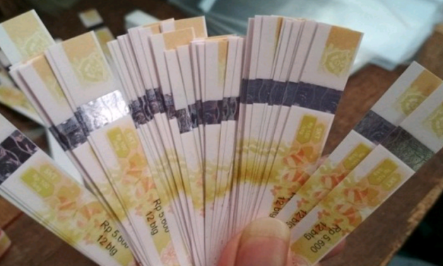 CUKAI ROKOK NAIK 12,5 PERSEN