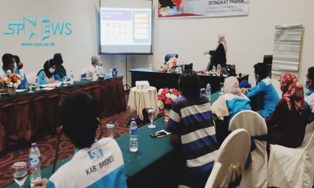 PENYELESAIAN KELUH KESAH DI TINGKAT PABRIK