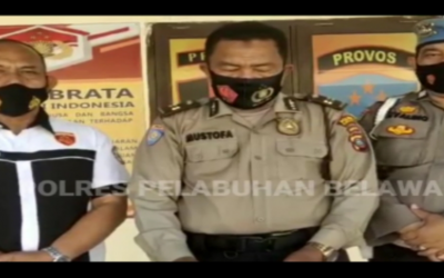 OKNUM POLISI TERDUGA ACUNGKAN PISTOL KE BURUH DIAMANKAN PROPAM