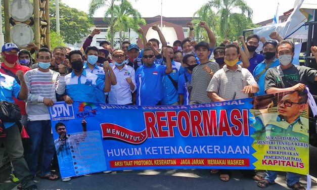 UNJUK RASA SPN NTB TUNTUT REFORMASI KETENAGAKERJAAN