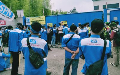 TUNTUT HAK NORMATIF MASSA AKSI SPN GERUDUK PT CIANJUR ALAM UTAMA