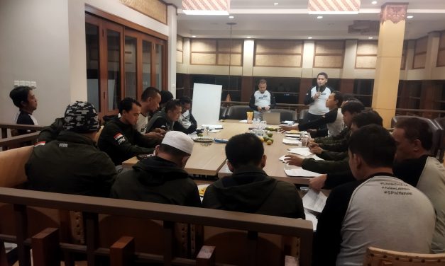 MEMBEDAH PKWT, OUTSOURCING DAN PESANGON