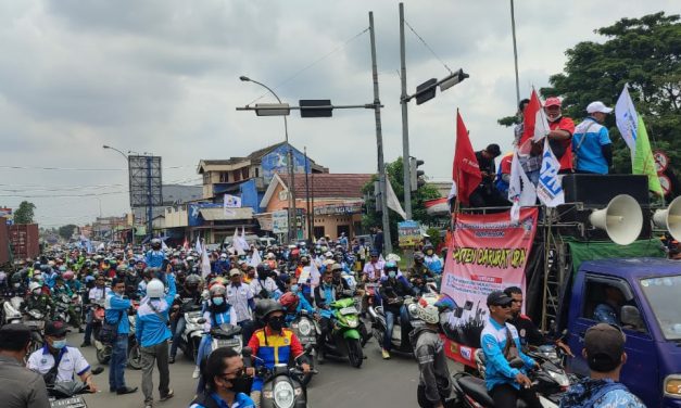 MENAKER TEGASKAN UPAH MINIMUM HANYA UNTUK PEKERJA LAJANG DAN DI BAWAH SATU TAHUN