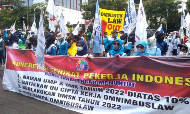 DEMO BURUH JAWA TIMUR SERUKAN ISU JAMINAN SOSIAL
