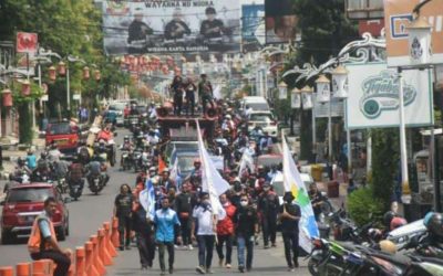 BURUH PURWAKARTA TUNTUT KENAIKAN UPAH 2022