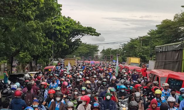 BURUH JAWA BARAT KEMBALI GELAR AKSI UNJUK RASA