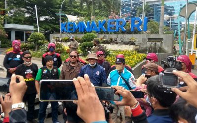 KENAIKAN UPAH TIDAK SESUAI, BURUH DKI JAKARTA DATANGI KEMENAKER RI