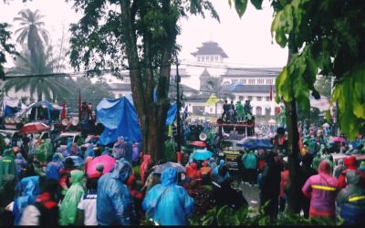 BURUH JAWA BARAT KEMBALI KEPUNG GEDUNG SATE BANDUNG