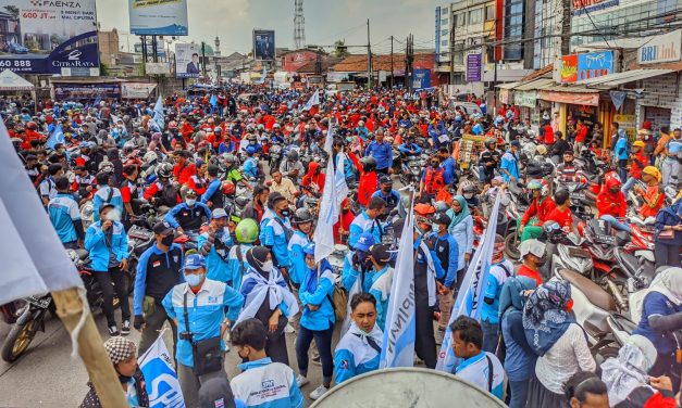 TIDAK BISA MASUK TOL KEDATON, BURUH TANGERANG BALIK KANAN AKSI UNJUK RASA DI CITRA RAYA