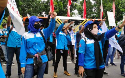 BURUH SERBU MK DAN BALAI KOTA JAKARTA