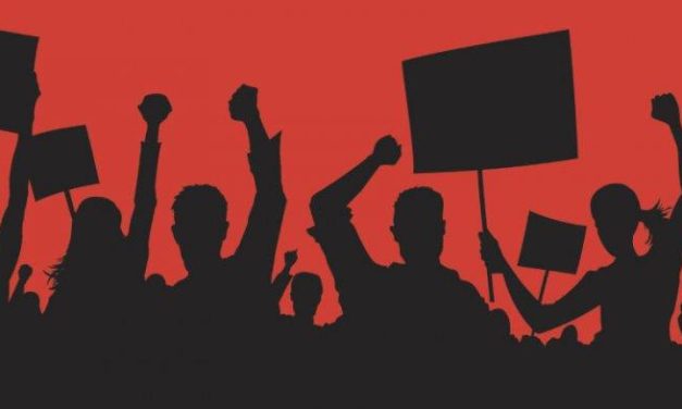 UPAH DIPOTONG DAN PHK SEPIHAK, PULUHAN PEKERJA PT CPI LAKUKAN UNJUK RASA