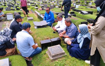 MEMPERINGATI HARI BURUH, SPN ZIARAHI MAKAN PARA AKTIVIS SPN