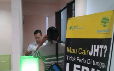 MK TOLAK GUGATAN TENTANG ATURAN JHT