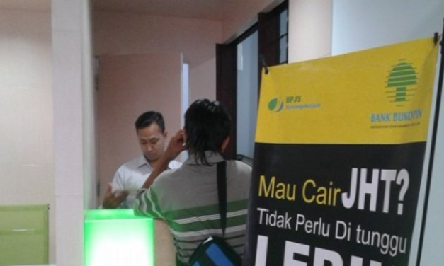MK TOLAK GUGATAN TENTANG ATURAN JHT