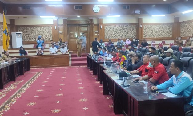 DPRD KABUPATEN SERANG PENUHI TUNTUTAN BURUH