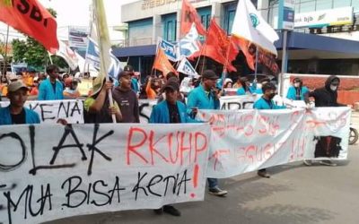 BURUH SUBANG DESAK PEMERINTAH TURUNKAN HARGA BBM DAN SEMBAKO