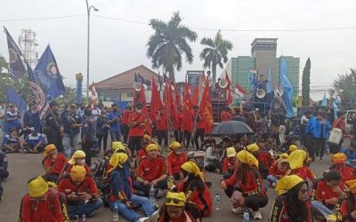 ALIANSI BURUH PANGKAL PERJUANGAN KARAWANG TOLAK KENAIKAN HARGA BBM