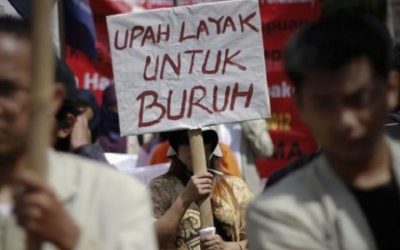 BURUH KOTA BANDUNG TUNTUT KENAIKAN 15 PERSEN, PJ WALIKOTA JAWAB HARUS IKUT PERHITUNGAN DARI PUSAT