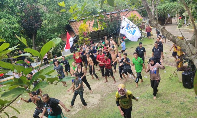 PENDIDIKAN TIM BUILDING KOMUNITAS KAWASAN NIKOMAS GEMILANG