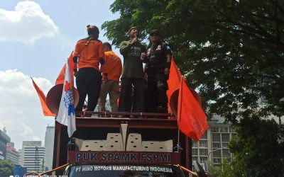 DEMO MENOLAK ISI PERPPU NO 2 TAHUN 2022 TENTANG CIPTA KERJA