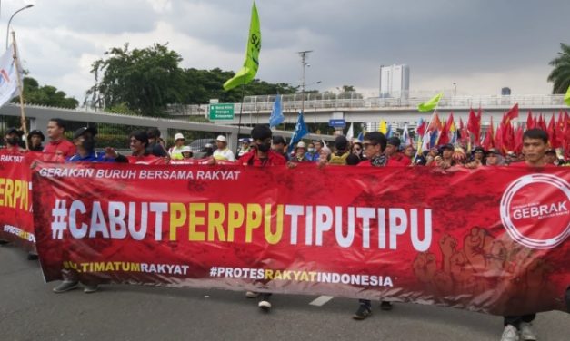 RIBUAN BURUH DEMO TOLAK PERPPU CIPTA KERJA